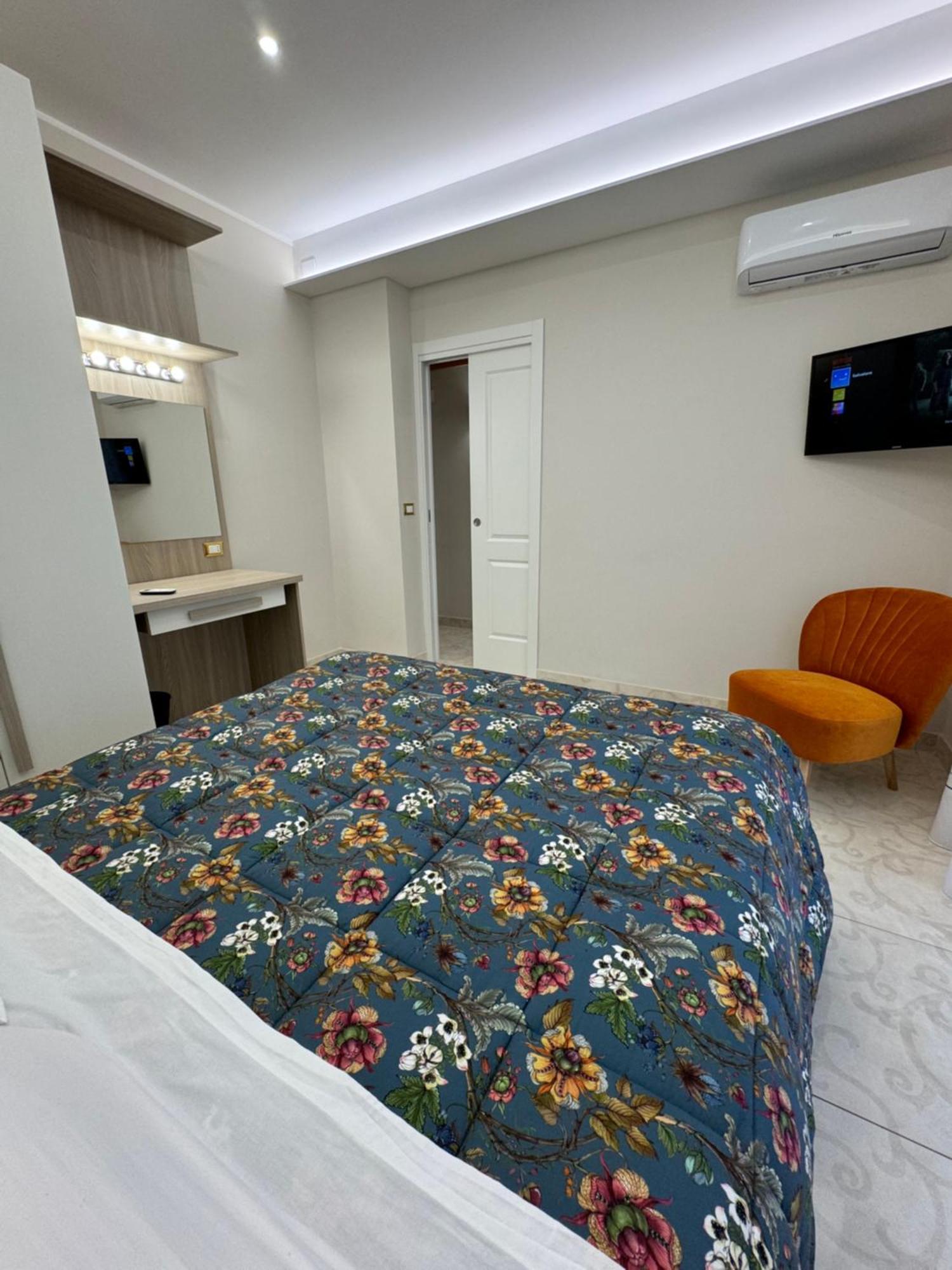 Casa Anatrella Comfort House Napoli Bagian luar foto