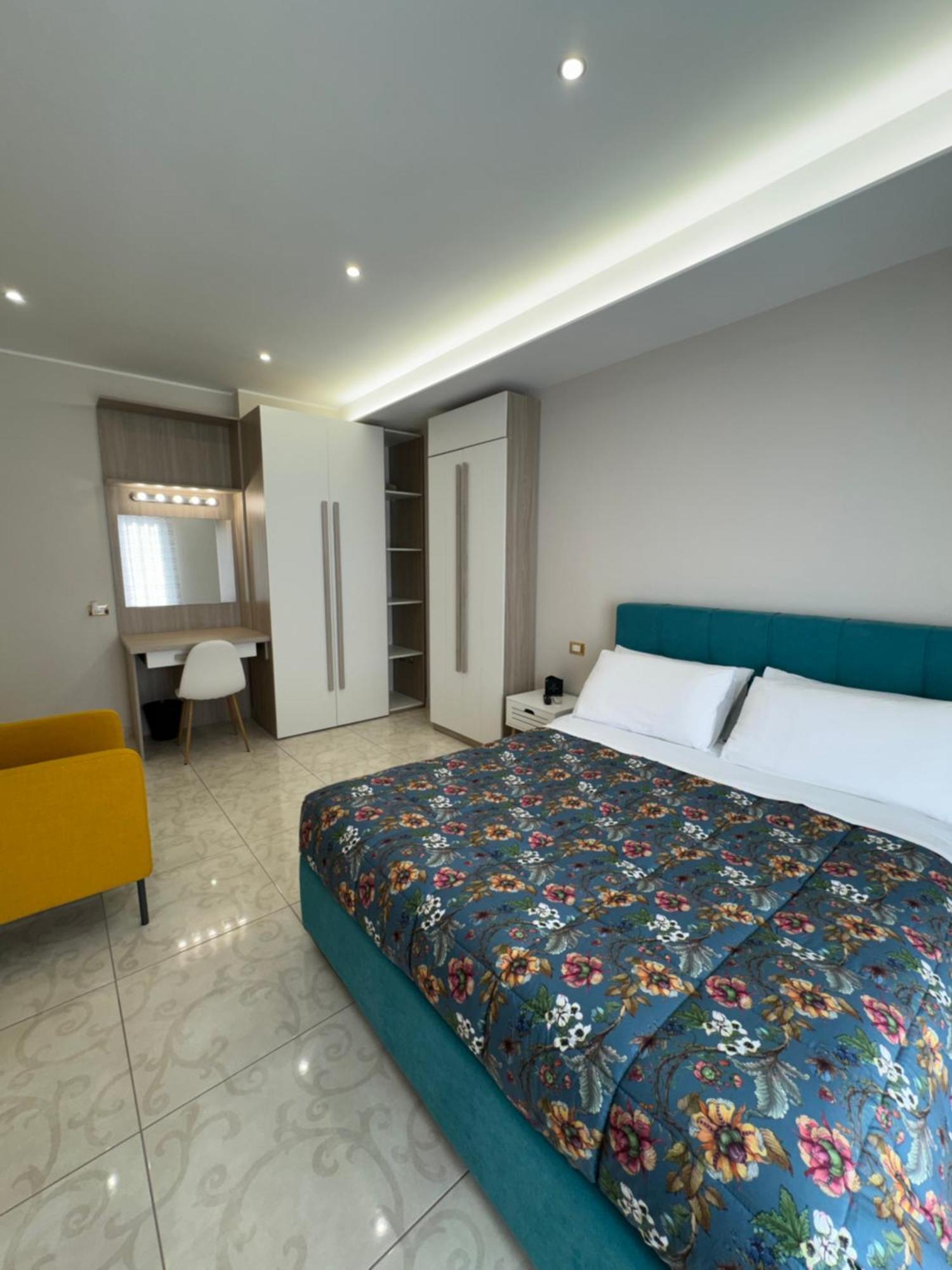 Casa Anatrella Comfort House Napoli Bagian luar foto