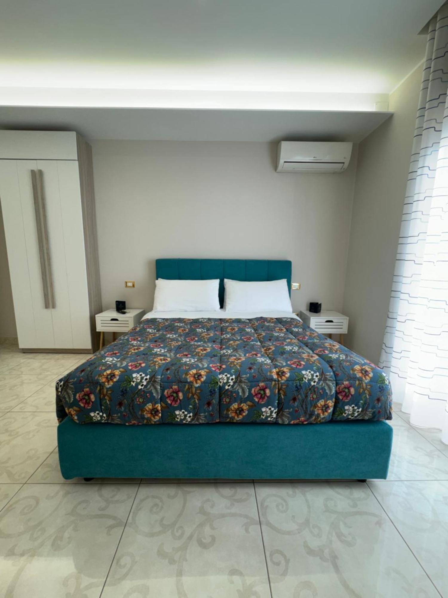 Casa Anatrella Comfort House Napoli Bagian luar foto